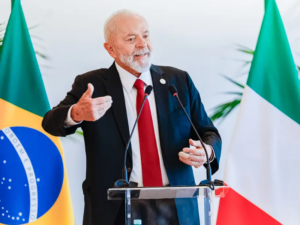 Lula afirma que "não tem receio" de sofrer etarismo em reeleição