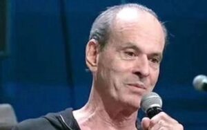 Ney Matogrosso cancela show por problemas de saúde; entenda