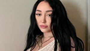 Noah Cyrus se reencontra com a mãe três anos após briga familiar