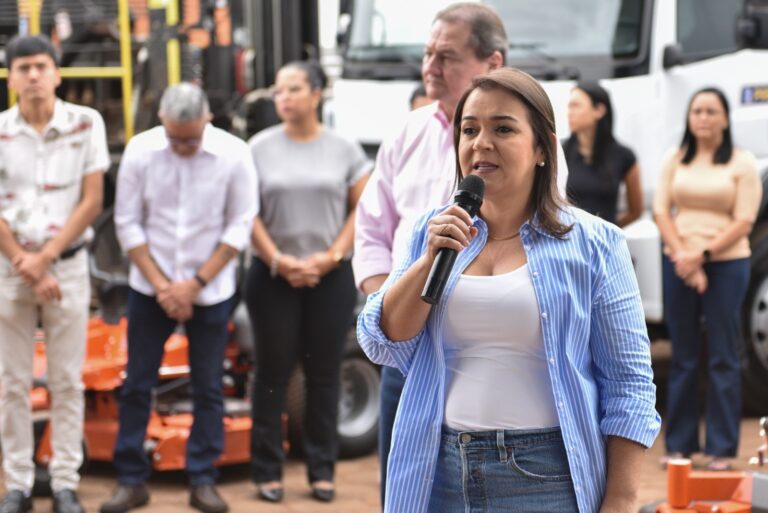 Prefeitura adquire novos caminhões e máquinas para avançar nas melhorias dos serviços nos bairros