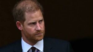Príncipe Harry diz que luta contra tablóides é 'peça central' em ruptura com família real