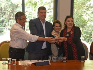 Riedel recebe delegação paraguaia para expandir ligações comerciais