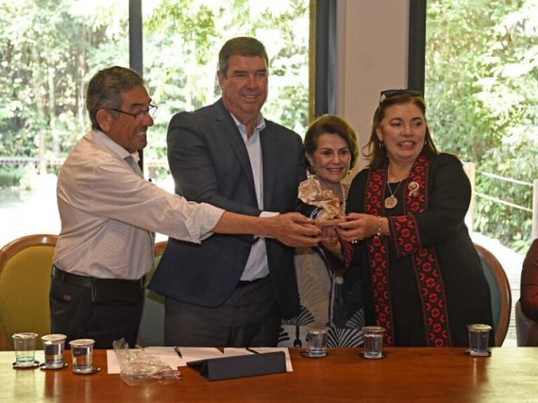 Riedel recebe delegação paraguaia para expandir ligações comerciais