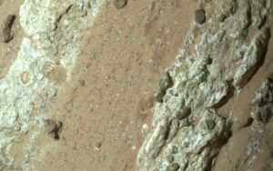 O Perseverance perfurou esta enigmática rocha para coletar uma amostra de núcleo em 21 de julho, enquanto atravessava Neretva Vallis, um antigo vale fluvial