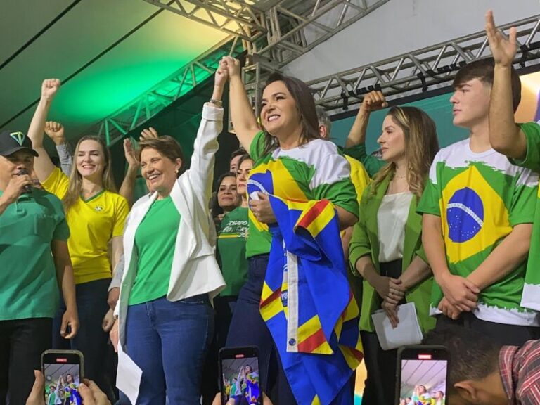 "Não tenho medo dos poderosos do Estado", diz Adriane no lançamento da pré-candidatura