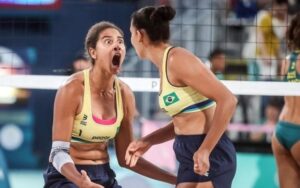 Olimpíadas 2024 | Como assistir a Duda e Ana Patrícia na final do vôlei de praia