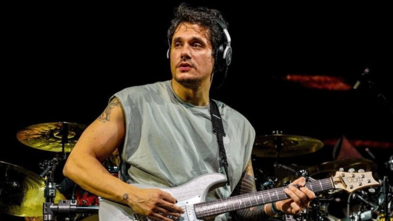 Após lesão no dedo, John Mayer revela como está tocando guitarra