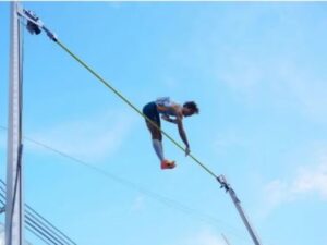Armand Duplantis quebra seu próprio recorde mundial no salto com vara