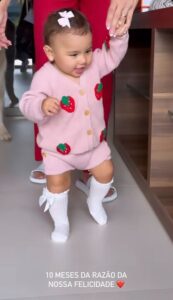 Mavie dando os primeiros passos Reprodução: Instagram