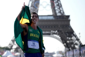 Caio Bonfim conquista prata histórica na marcha atlética de 20km