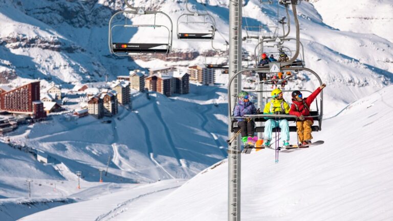 Chile: Nevasca prolonga temporada de esqui no Valle Nevado