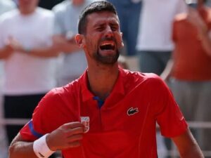 Djokovic bate Alcaraz e leva 1º ouro da carreira