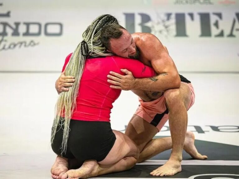 Gabi Garcia diz que beijo de Craig Jones foi combinado