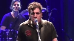 Gabriel Thomaz revisita carreira em temporada de shows em São Paulo