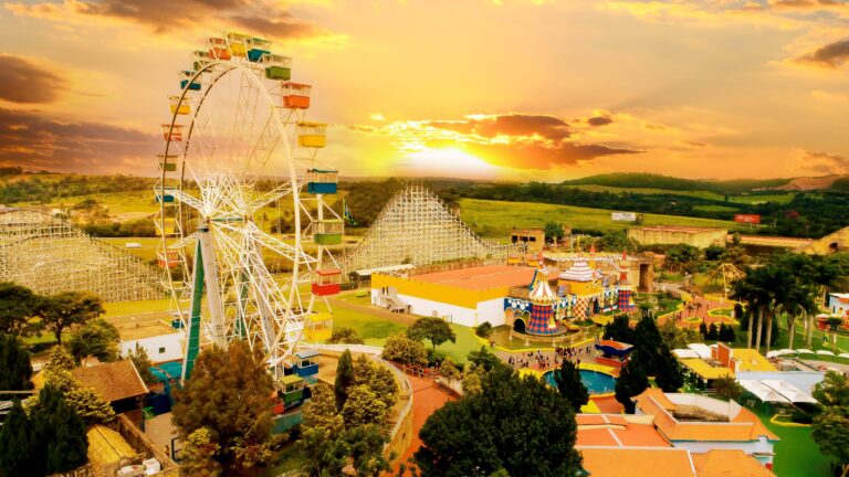 O Hopi-Hari, em São Paulo, é um dos maiores parques do país Divulgação