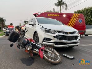 Idoso fica ferido em colisão entre motocicleta e carro no bairro Morada Altos de São Pedro