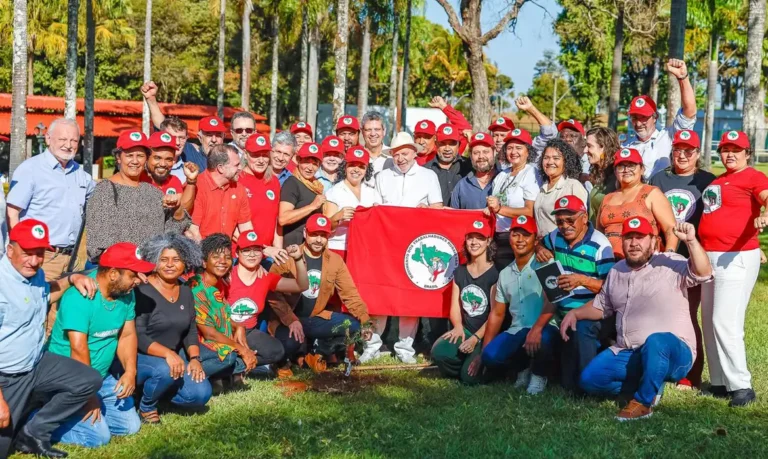 Lula se encontra com membros do MST
