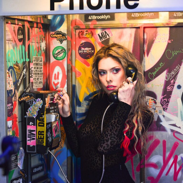 Cantora Mia Wicthoff, dona do hit 'Simplifica' Divulgação/Jan Mayer
