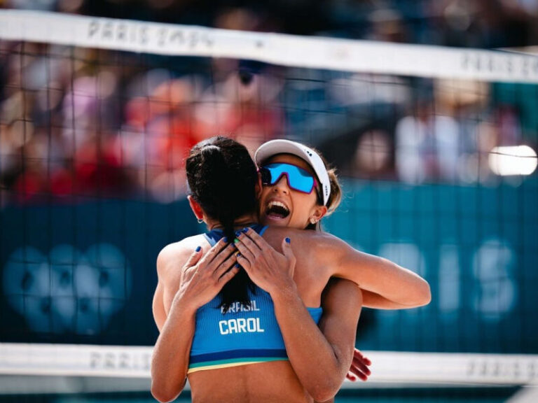 Olimpíadas: De virada, Carol e Bárbara vencem dupla holandesa e lideram grupo