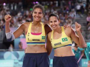 Olimpíadas: Em jogo eletrizante, Brasil vai a final feminina do vôlei de praia