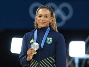 Olimpíadas: Rebeca Andrade consegue sua 2ª prata na ginástica artística