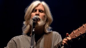 Oswaldo Montenegro comemora 50 anos de carreira com show no RJ