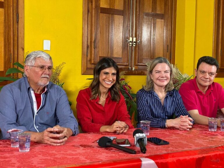 PT lança Camila Jara em evento com Gleisi Hoffman