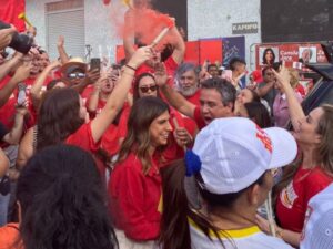 PT lança Camila Jara em evento com Gleisi Hoffman e bancada federal