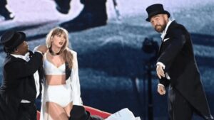 Pai de Travis Kelce comenta menção a Taylor Swift em música de Kanye West