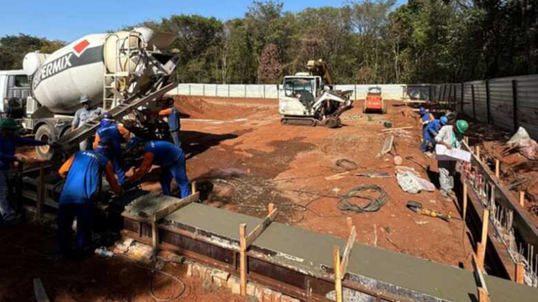 Paulo Corrêa atualiza progresso das obras do novo estacionamento da Alems