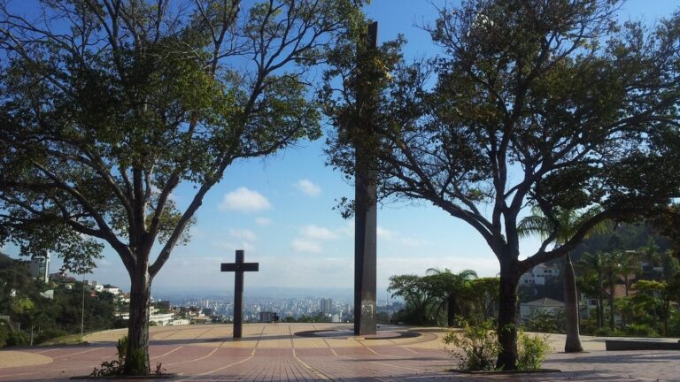 Praça do Papa é ideal para aproveitar a vista de Belo Horizonte