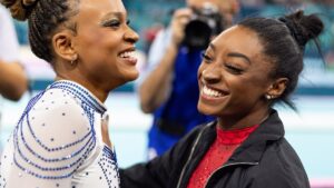 Rebeca Andrade comenta sobre amizade com Simone Biles: “A gente se apoia”