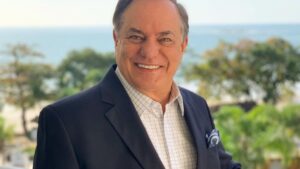 RedeTV! aposta em novas contratações e traz Ronnie Von de volta ao horário nobre
