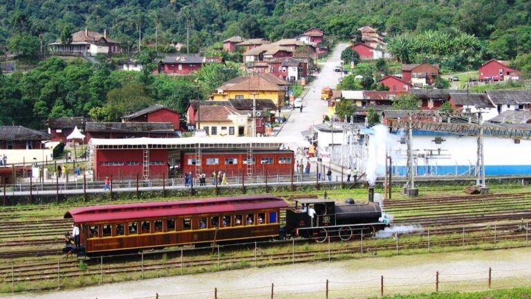 São Paulo: trem para Paranapiacaba com almoço e guia de turismo