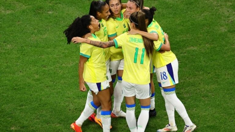 Seleção brasileira de futebol feminino conquista prata nas Olímpiadas