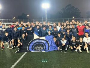 Sem clube, Fernando Diniz treina time universitário em São Paulo