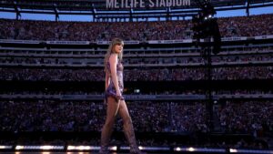 Taylor Swift se manifesta sobre shows cancelados por ameaça de ataque