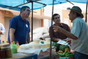 Ao lado de Riedel, Beto Pereira propõe melhorias em feira do Guanandi