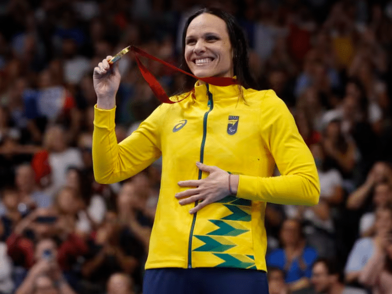 Carol Santiago conquista terceiro ouro nas Paralimpíadas 2024