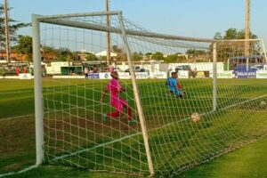 Com dois a mais, Naviraiense vence Sete e encosta na liderança