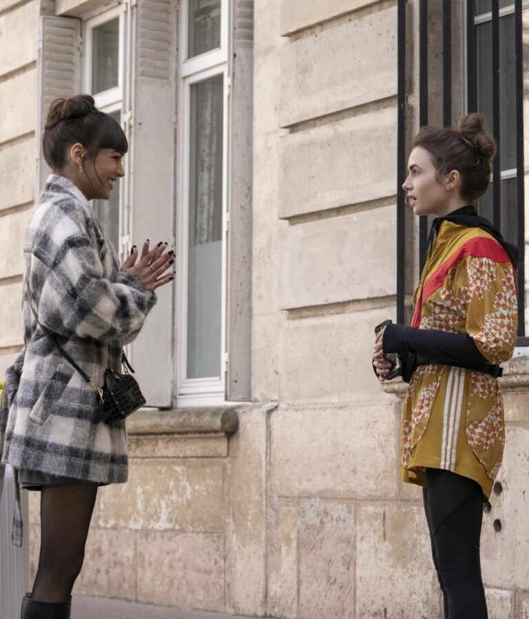 Lily Collins usa ‘macaquinho’ da Farm em Emily in Paris. Descubra o valor