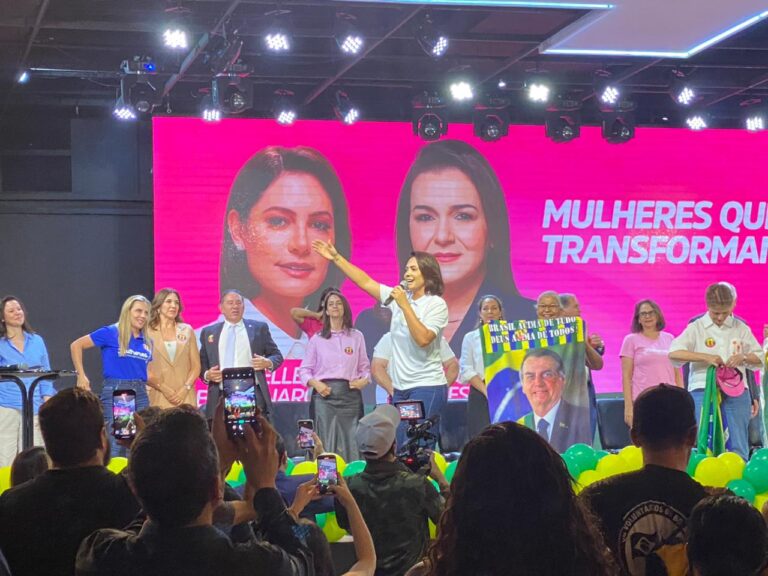 Adriane faz ato com mulheres; Michelle Bolsonaro esteve presente