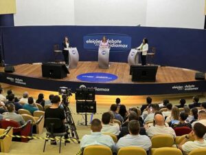 Adriane reforça compromisso com a transparência em debate