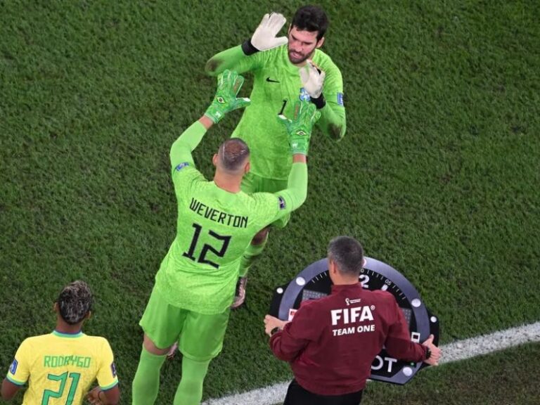 Alisson se machuca e Weverton é convocado para as Eliminatórias