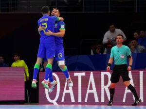 Brasil volta à final da Copa do Mundo de Futsal após 12 anos