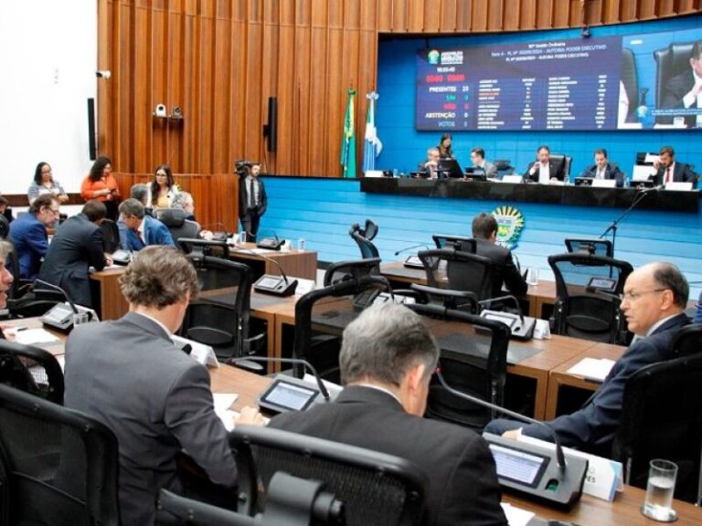 Deputados aprovam projeto do governo para reorganizar carreira na Saúde