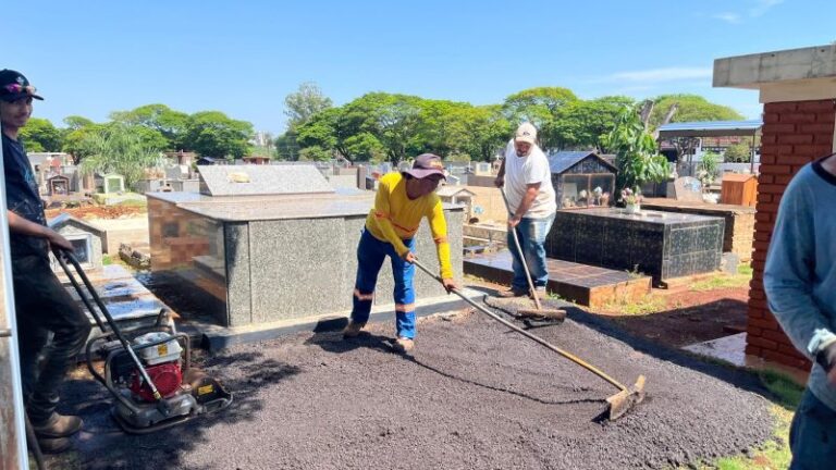 Em preparação para o Dia dos Finados, Prefeitura realiza manutenção no Cemitério Municipal