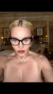 Madonna compartilhou momento em que comia sem roupas Instagram