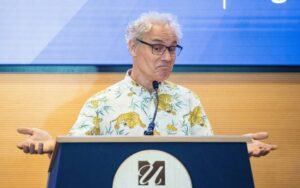 O Vencedor do Prêmio Nobel de Medicina, Victor Ambros, durante uma coletiva de imprensa na Escola de Medicina da Universidade de Massachusetts, em Worcester, Massachusetts, em 7 de outubro de 2024