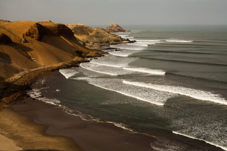 Playa de Puerto Malabrigo o Puerto Chicama, Peru